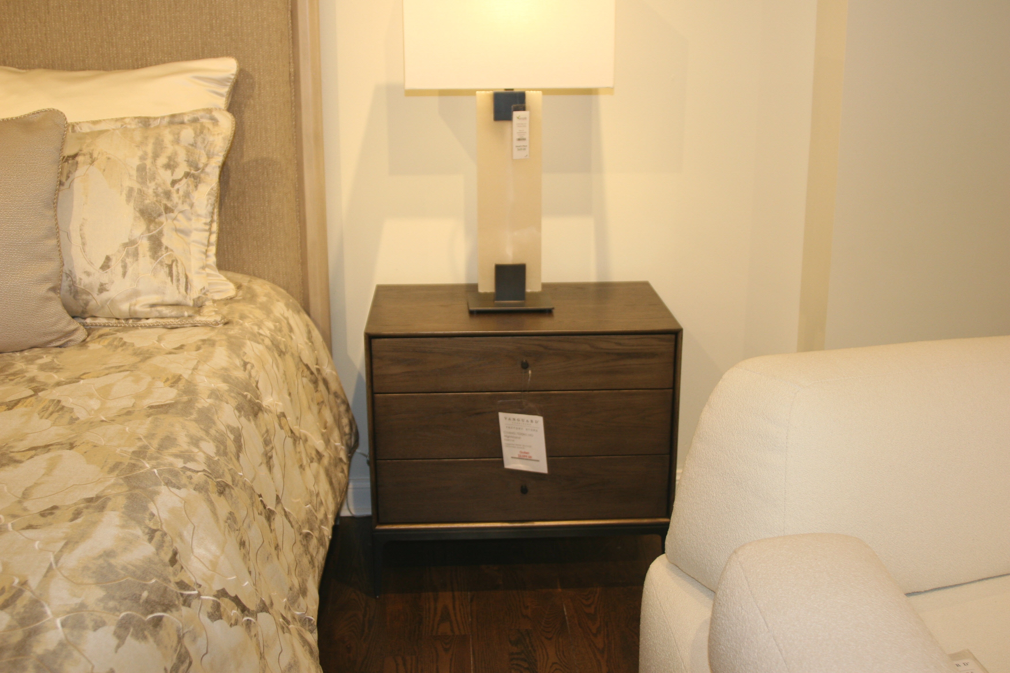 Vanguard Essence Nightstand 7035N1-HO-Outlet