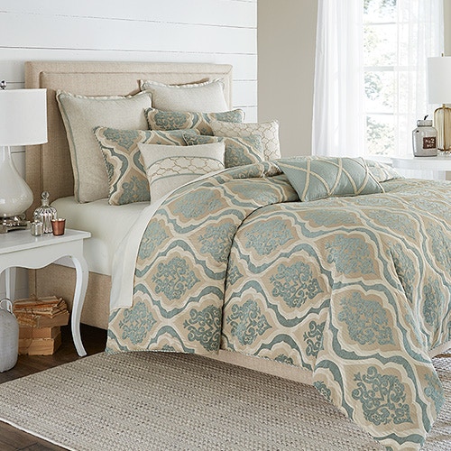 Aico Furniture Bcs Ks10 Avery Spa Bedroom Avery Manor 10pc King