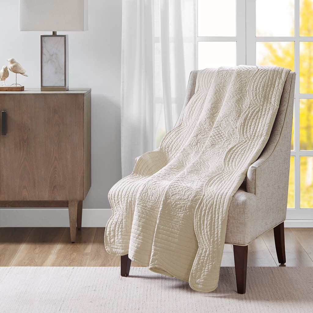 Hampton Hill Bedding Tuscany Oversized Quilted Throw with Scalloped Edges MP50-1215
