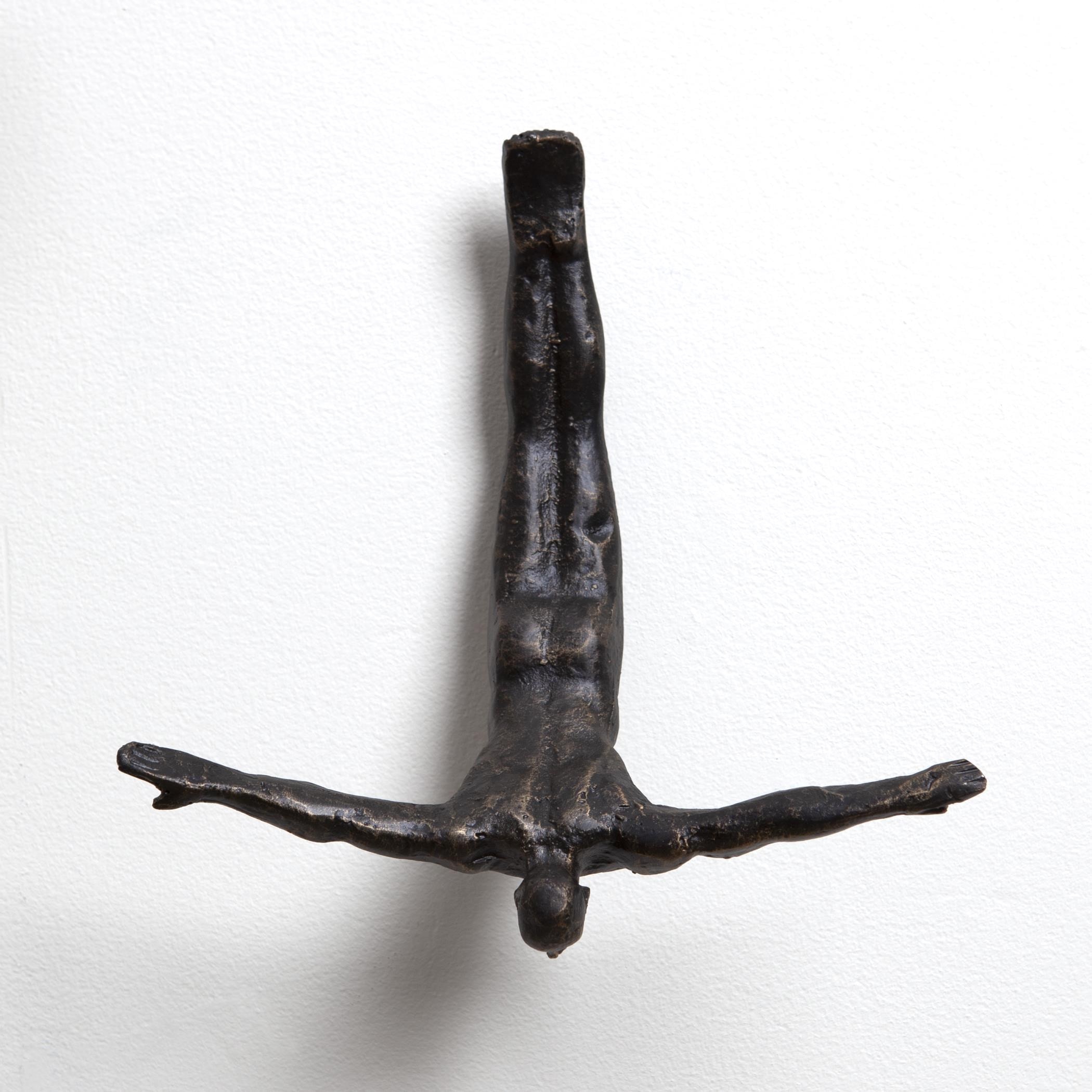 Global Views Wall Diver-Bronze 8.81261