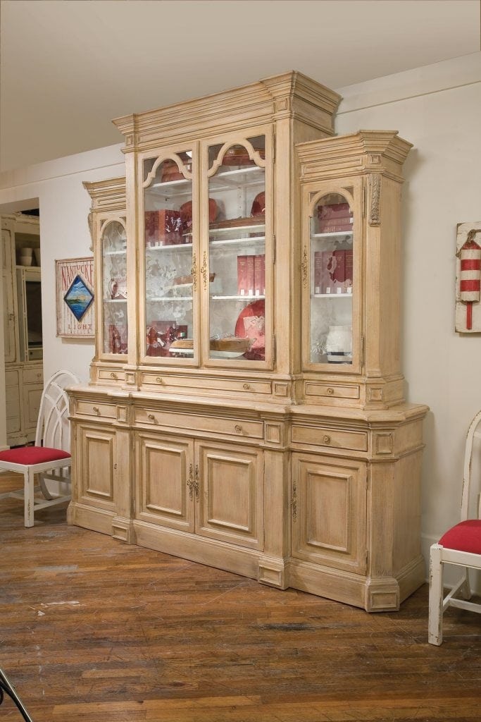 Habersham Furniture Hampton Court Breakfront 23-8040
