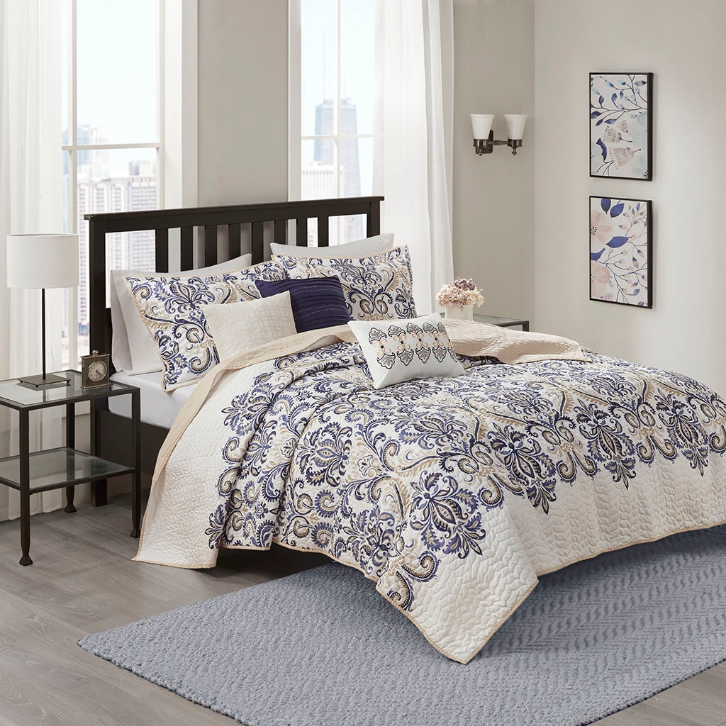 Hampton Hill Bedding Cali 6 Piece Reversible Quilt Set with Throw Pillows MP13-1521