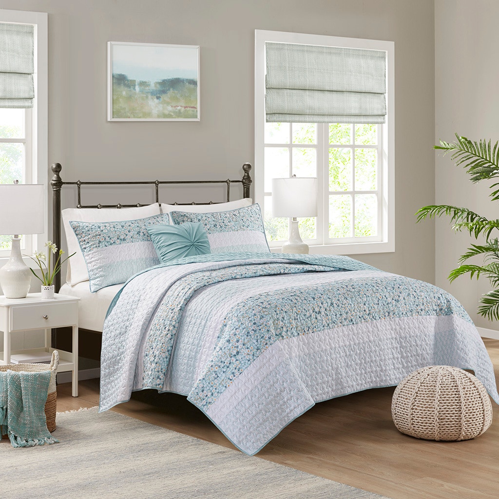 Hampton Hill Bedding Caralie 4 Piece Seersucker Quilt Set with Throw Pillow MP13-8289