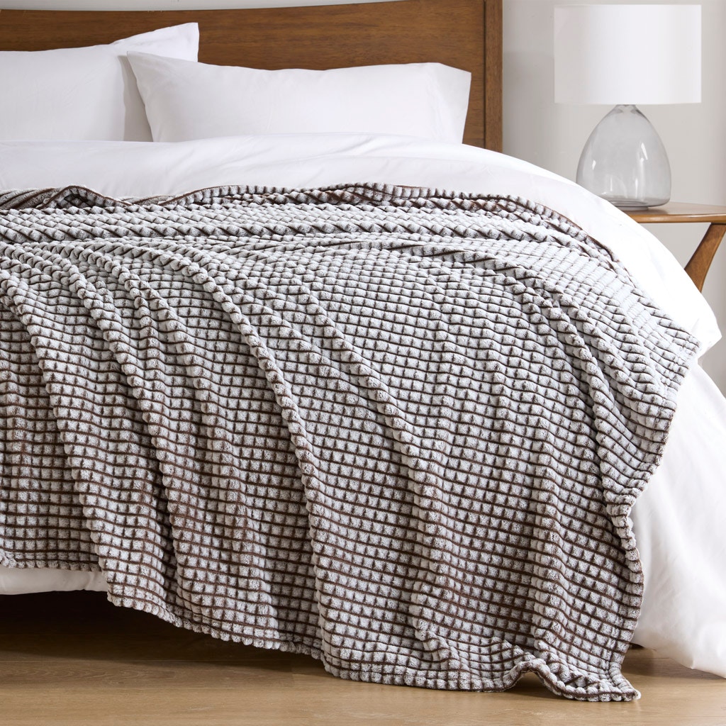 Hampton Hill Bedding Carved Plush Blanket MP51-8424