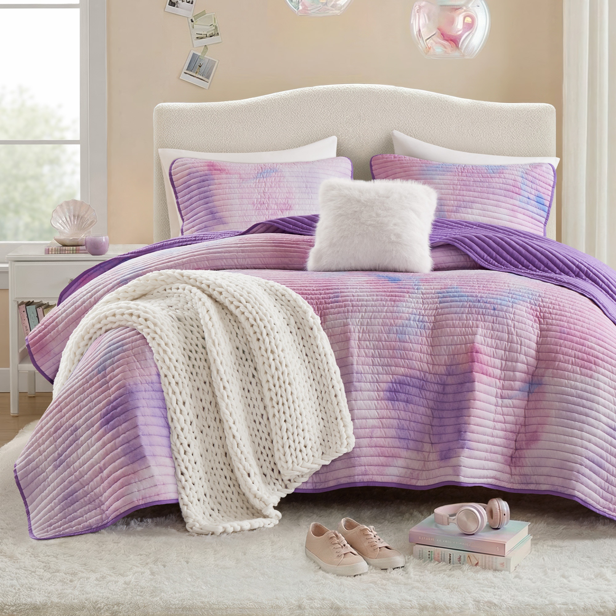 Hampton Hill Bedding Cassiopeia Watercolor Tie Dye Printed Quilt Set with Throw Pillow ID13-2290
