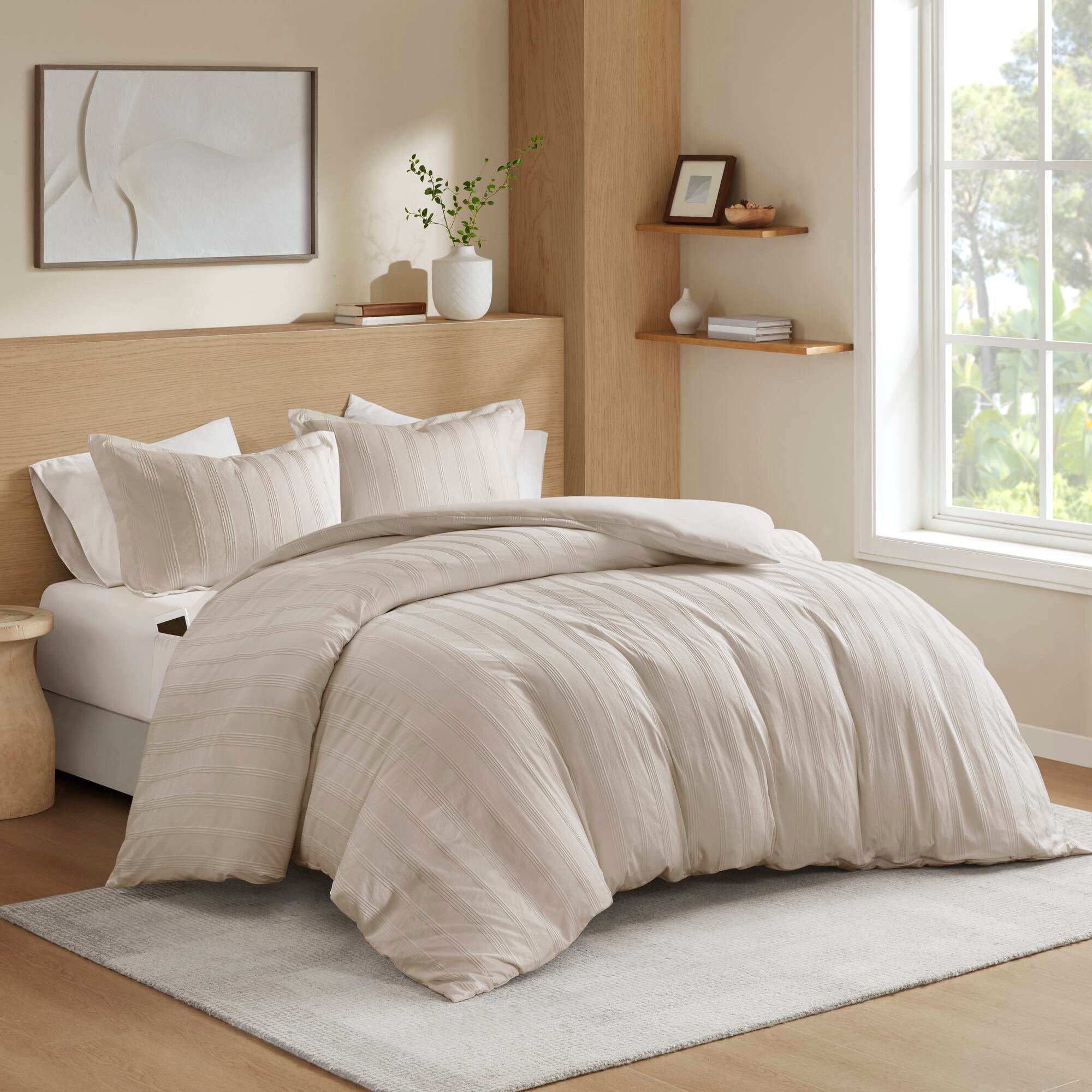 Hampton Hill Bedding Logan Striped Reversible Pintuck Pleated Duvet Set AM12-0590
