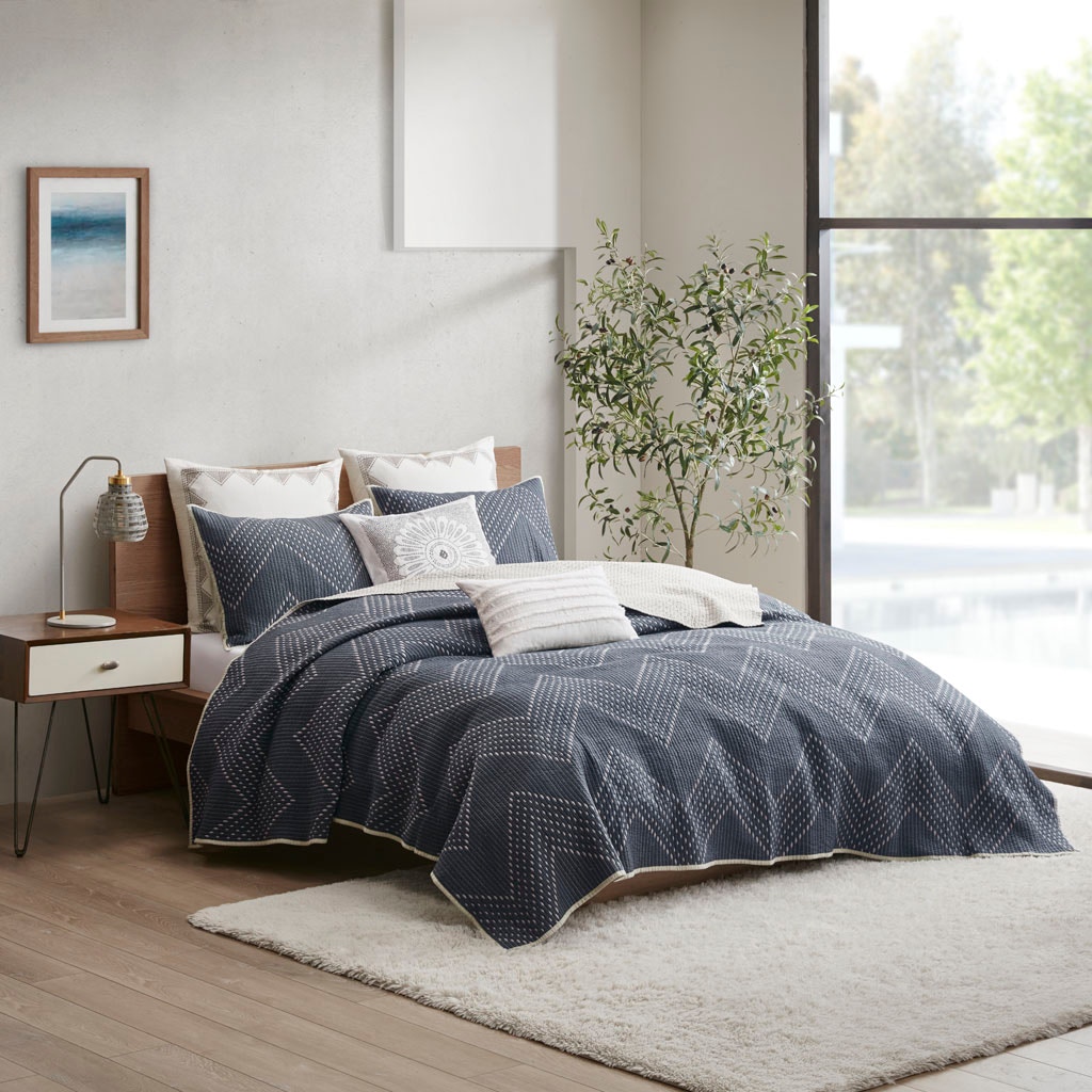 Hampton Hill Bedding Pomona 3 Piece Embroidered Cotton Quilt Set II13-565