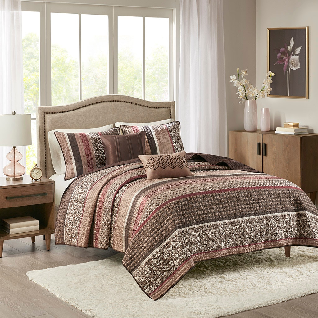Hampton Hill Bedding Princeton 5 Piece Jacquard Quilt Set with Throw Pillows MP13-616