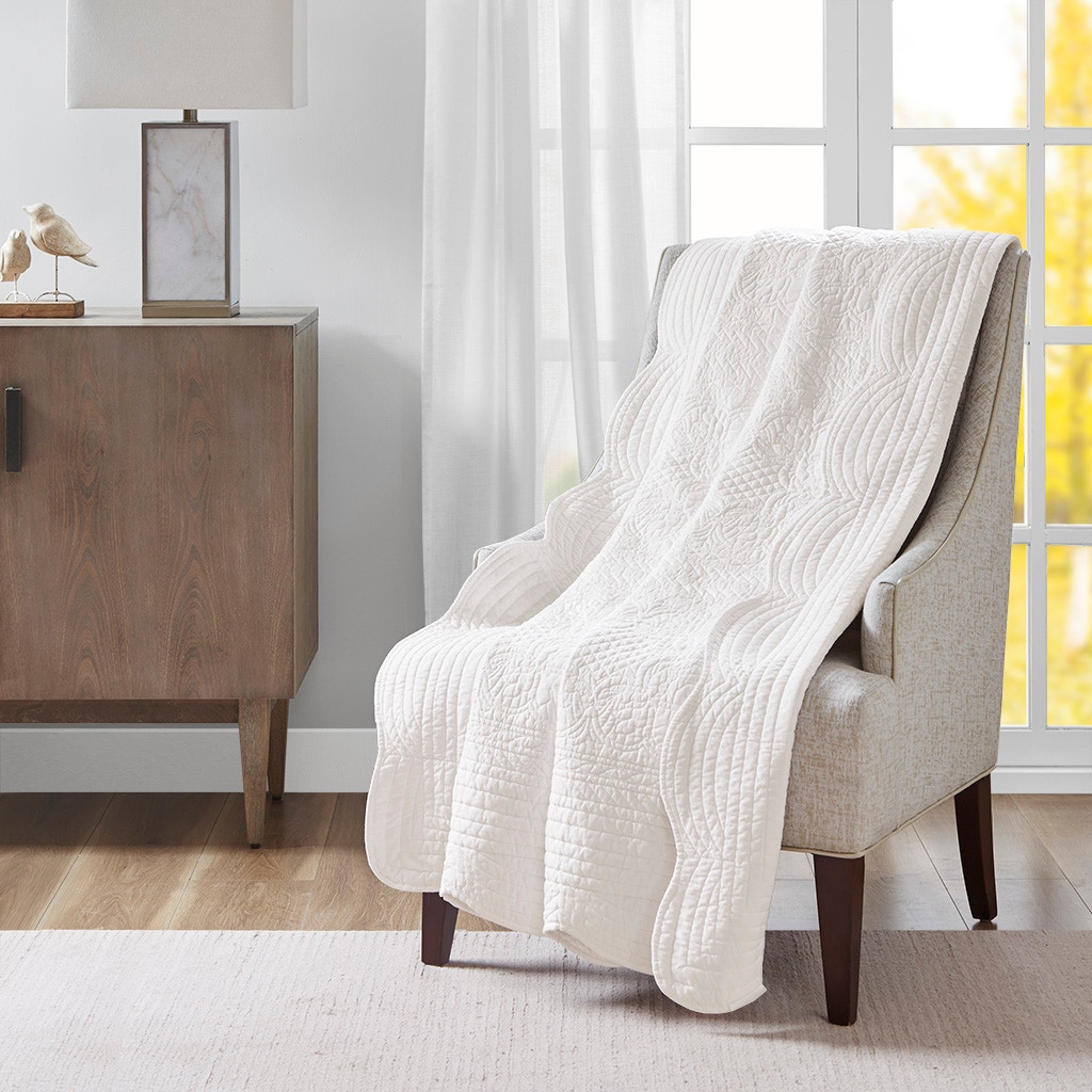 Hampton Hill Bedding Tuscany Oversized Quilted Throw with Scalloped Edges MP50-1216