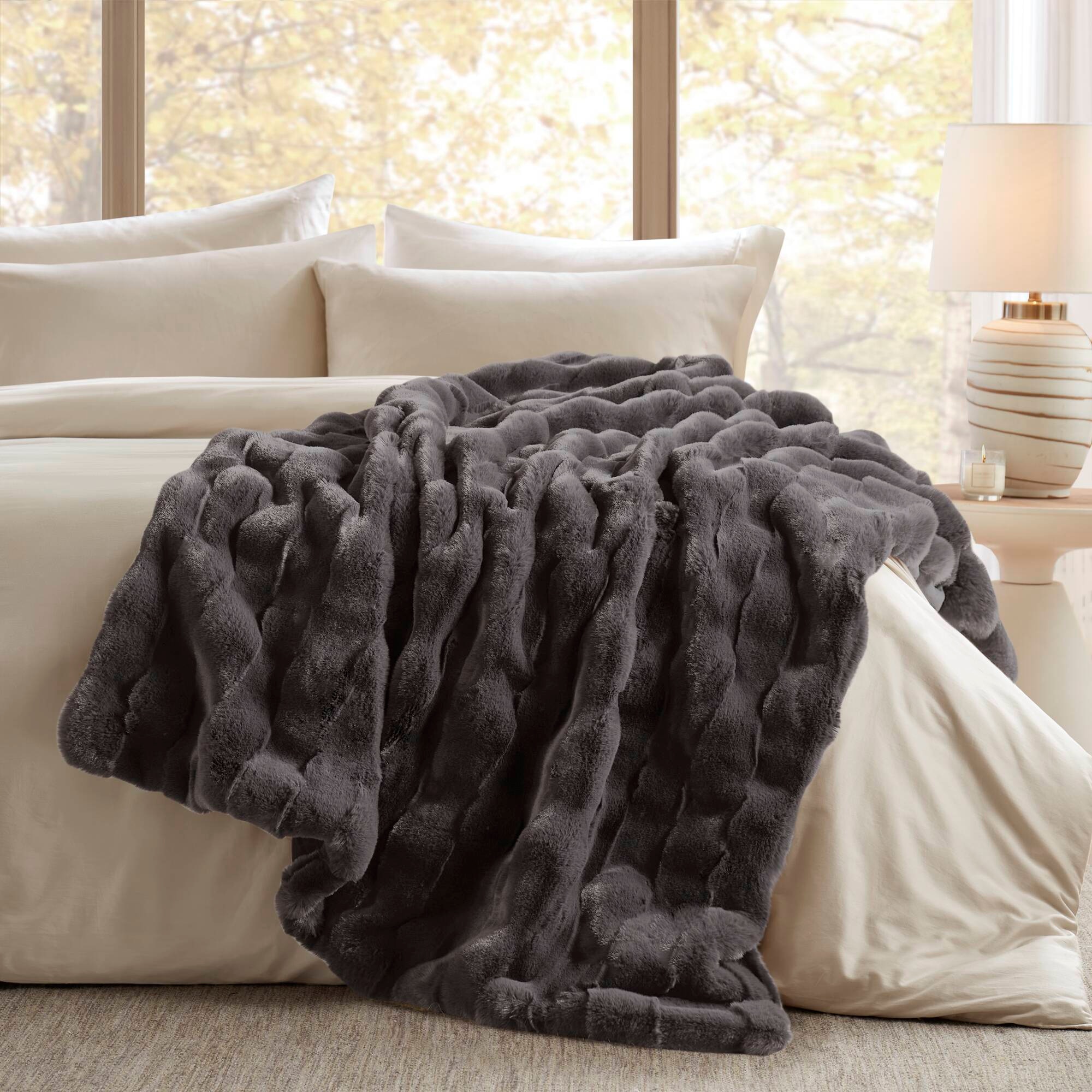 Hampton Hill Bedding Vivienne Faux Fur Throw MP50-8256