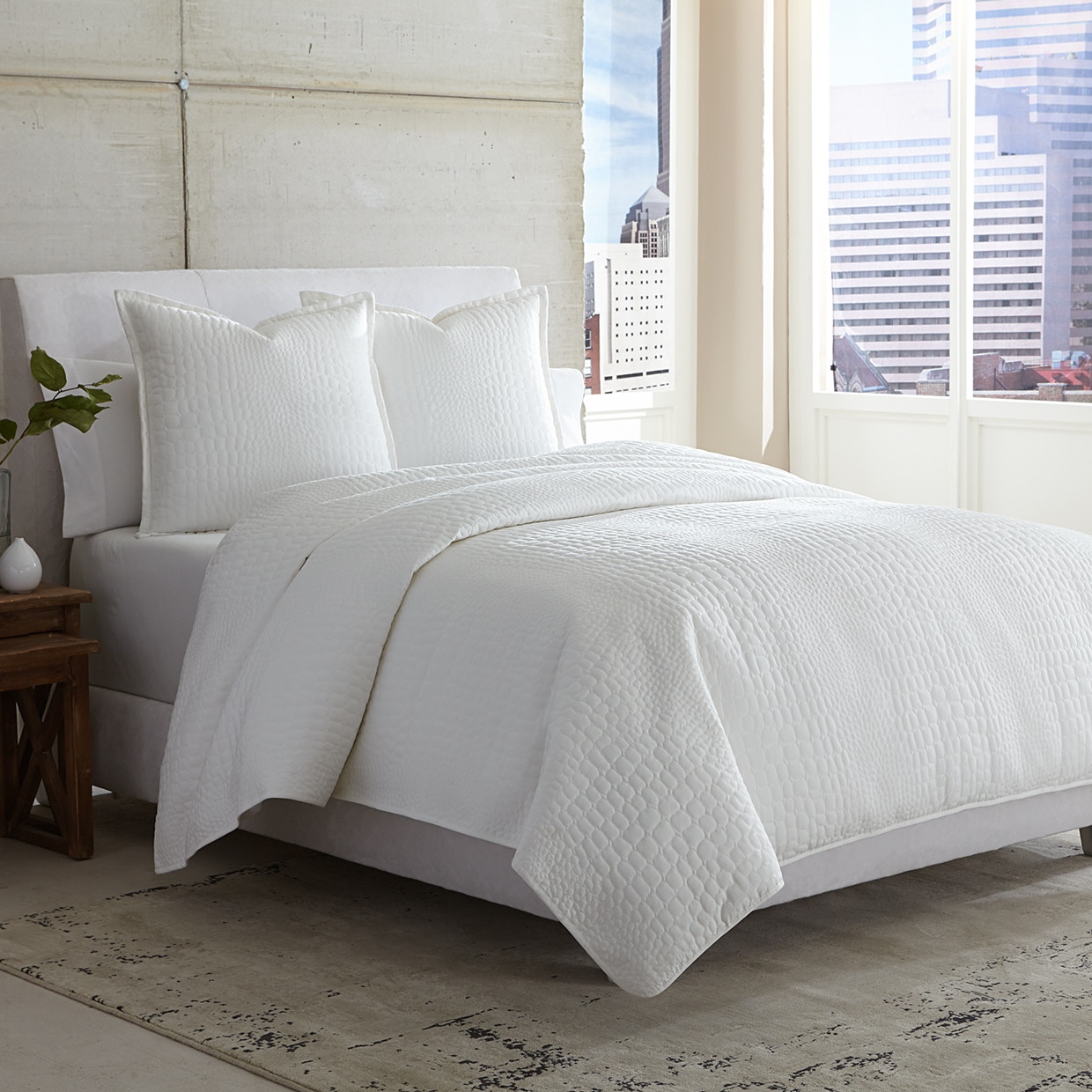 Michael Amini Furniture 3 pc Queen Coverlet/Duvet/Quilt White BCS-QD03-ASHRTH-WHT