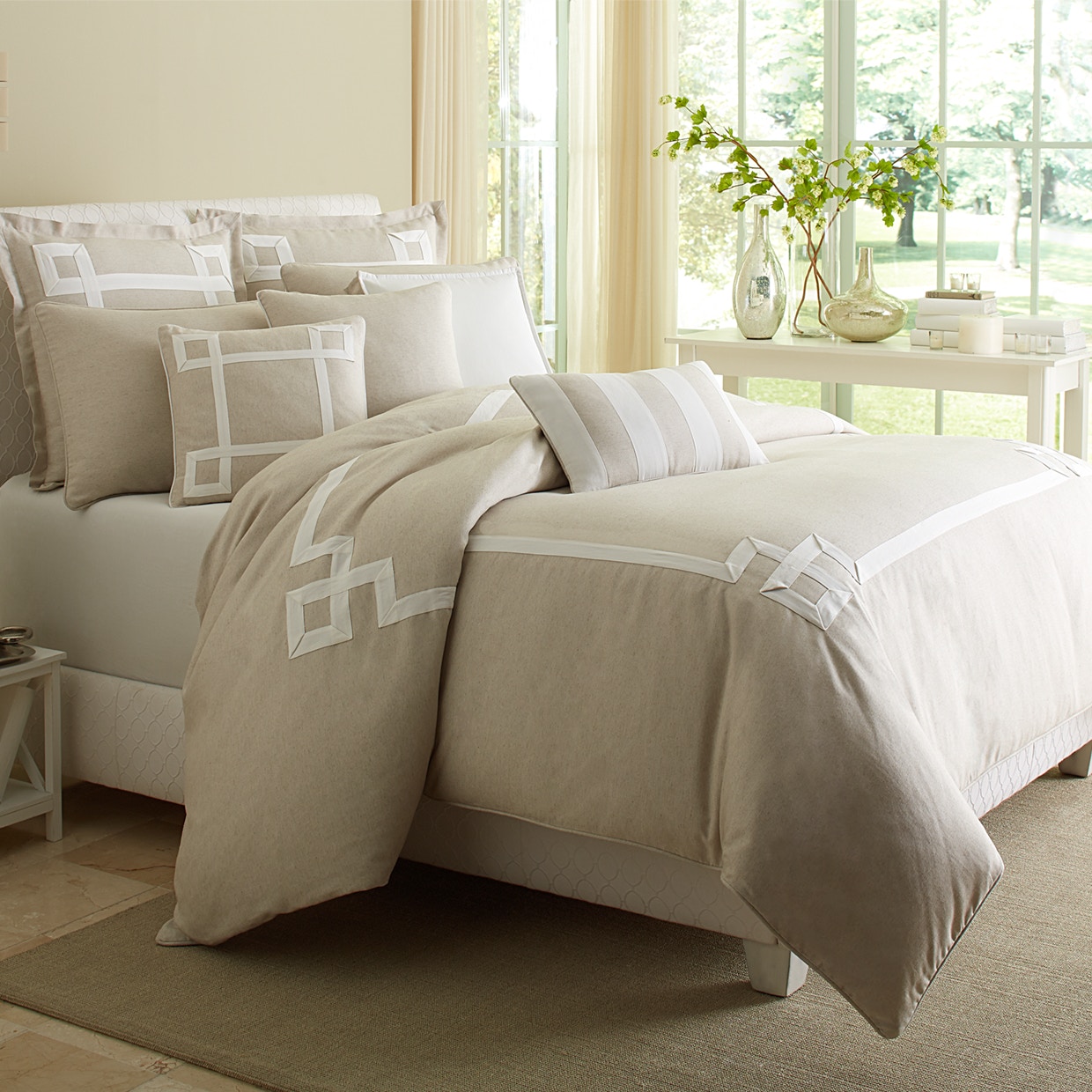 Michael Amini Furniture Queen 9pc Comforter Set Natural BCS-QS09-AVENU-NAT
