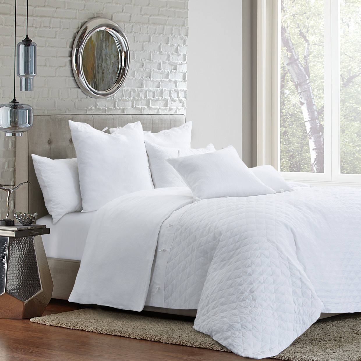 Michael Amini Furniture 7pc Queen Duvet Set White BCS-QD07-GIBSN-WHT