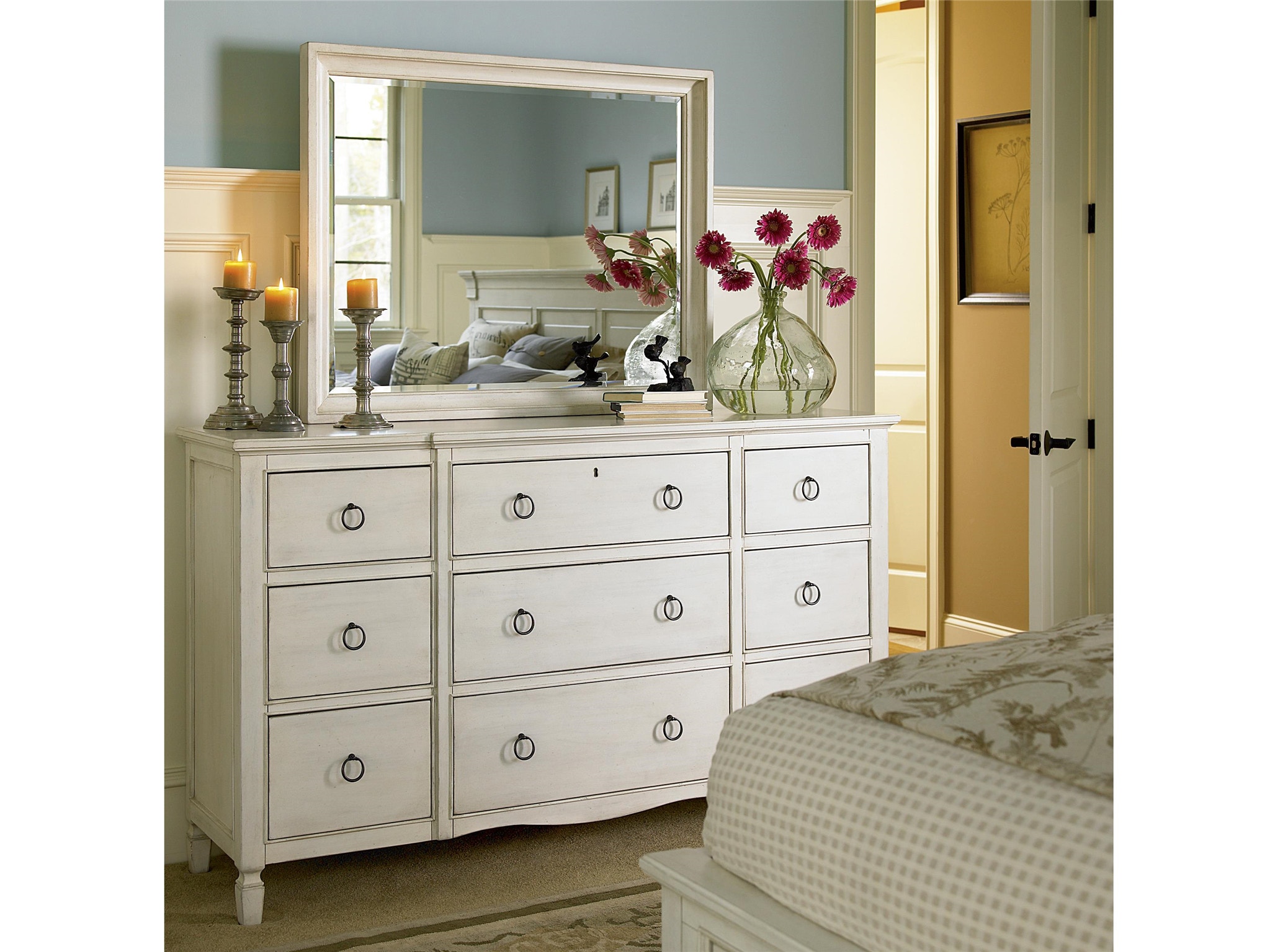 Universal Furniture 987040 Bedroom Nine Drawer Dresser