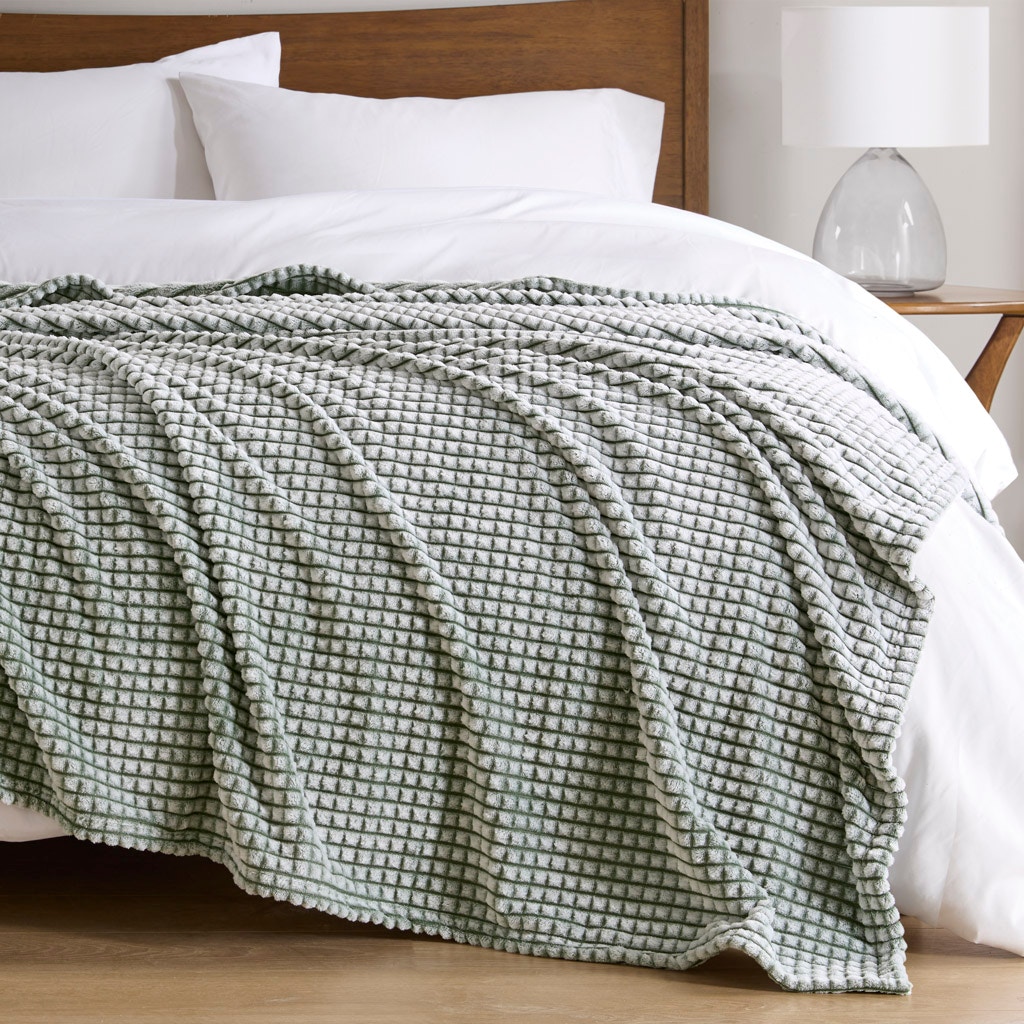 Hampton Hill Bedding Carved Plush Blanket MP51-8417
