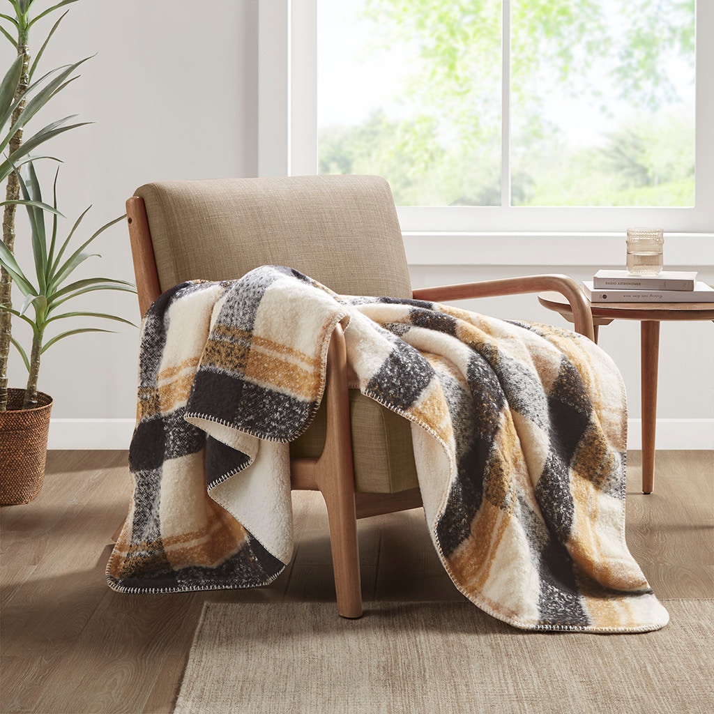 Hampton Hill Bedding Bloomington Faux Mohair to Sherpa Throw WR50-3970