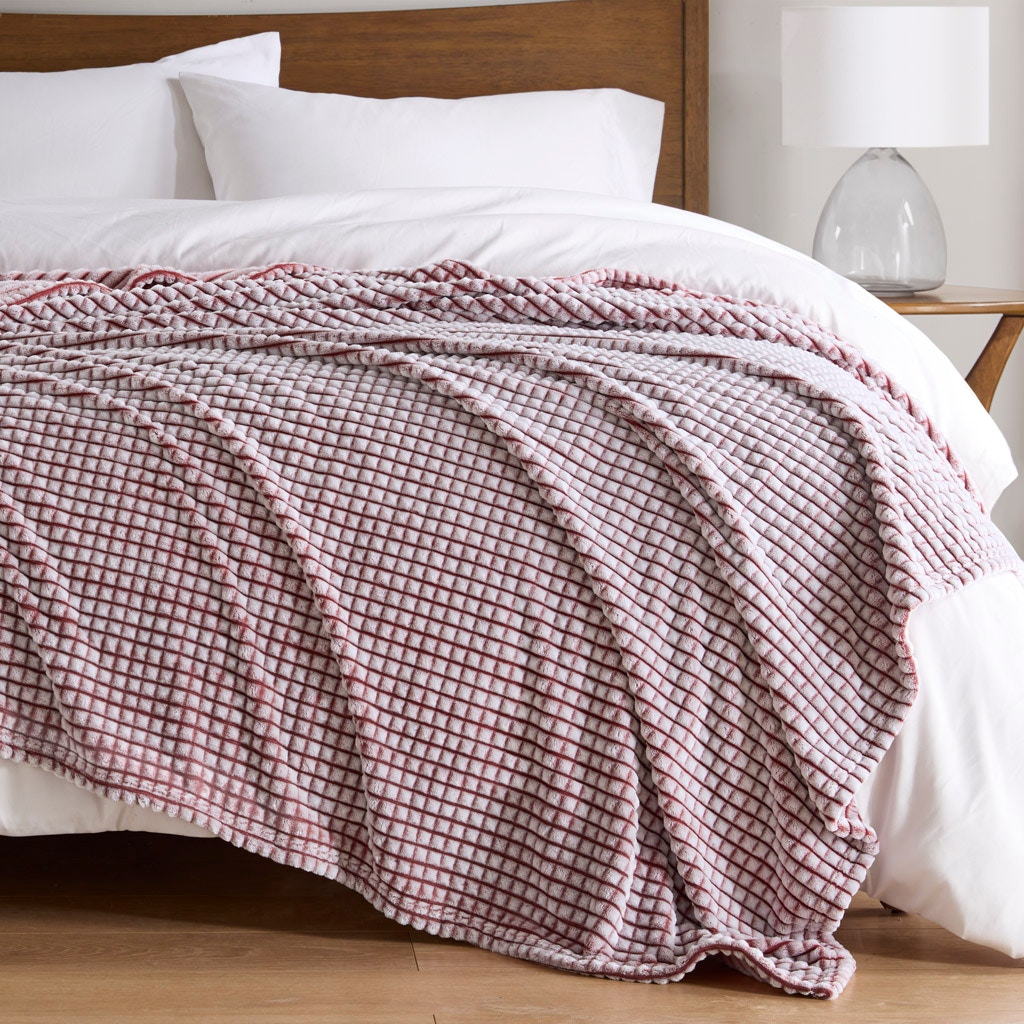 Hampton Hill Bedding Carved Plush Blanket MP51-8414