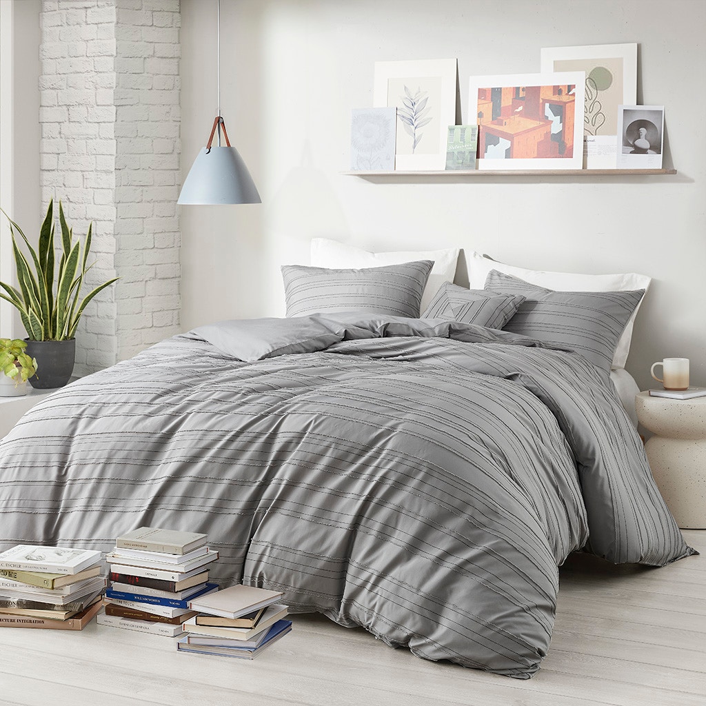 Hampton Hill Bedding Oliver Cationic Dyed Clip Jacquard Duvet Cover Set with Throw Pillow ID12-2302