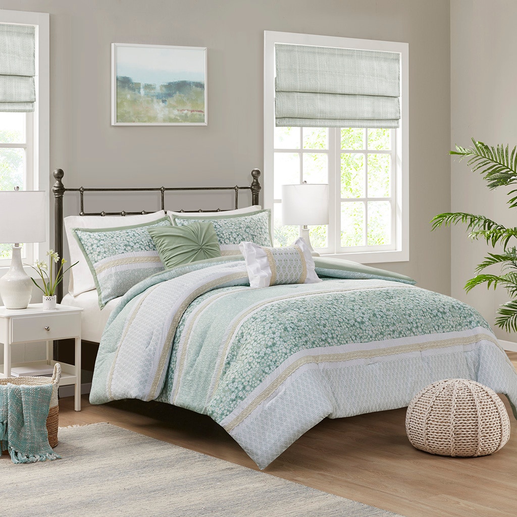 Hampton Hill Bedding Caralie 5 Piece Seersucker Comforter Set with Throw Pillows MP10-8203