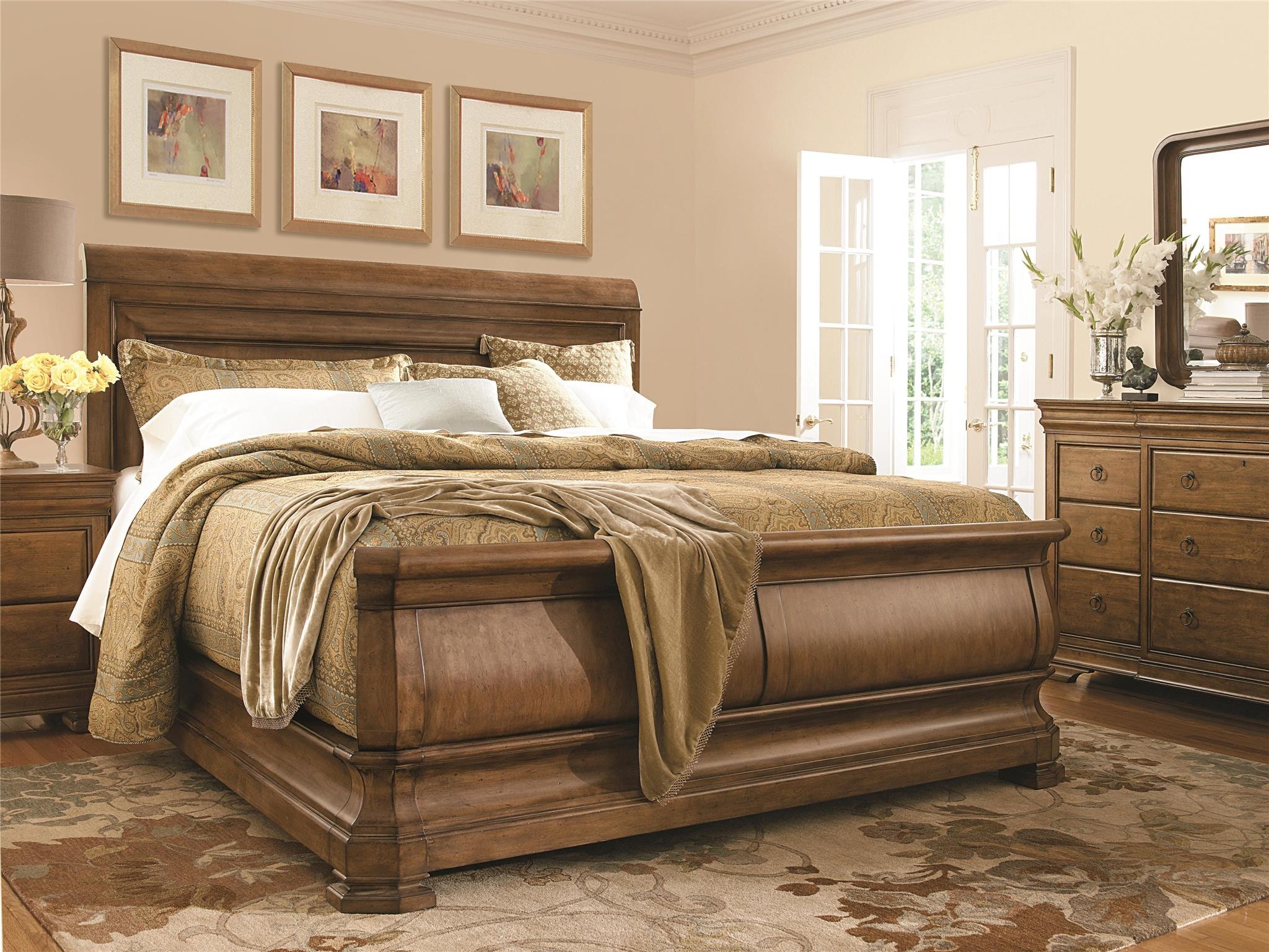 Universal Furniture 07176B Bedroom Louie P's King Sleigh Bed