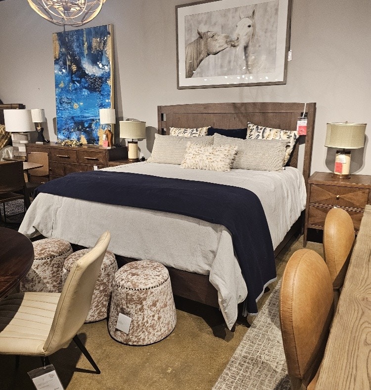  4 Piece Set King Panel Bed, Dresser & 2 Nightstands 6878