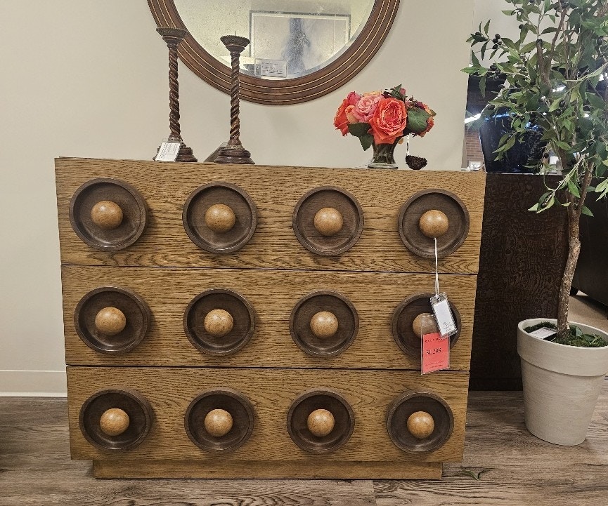  Accent Chest 6888